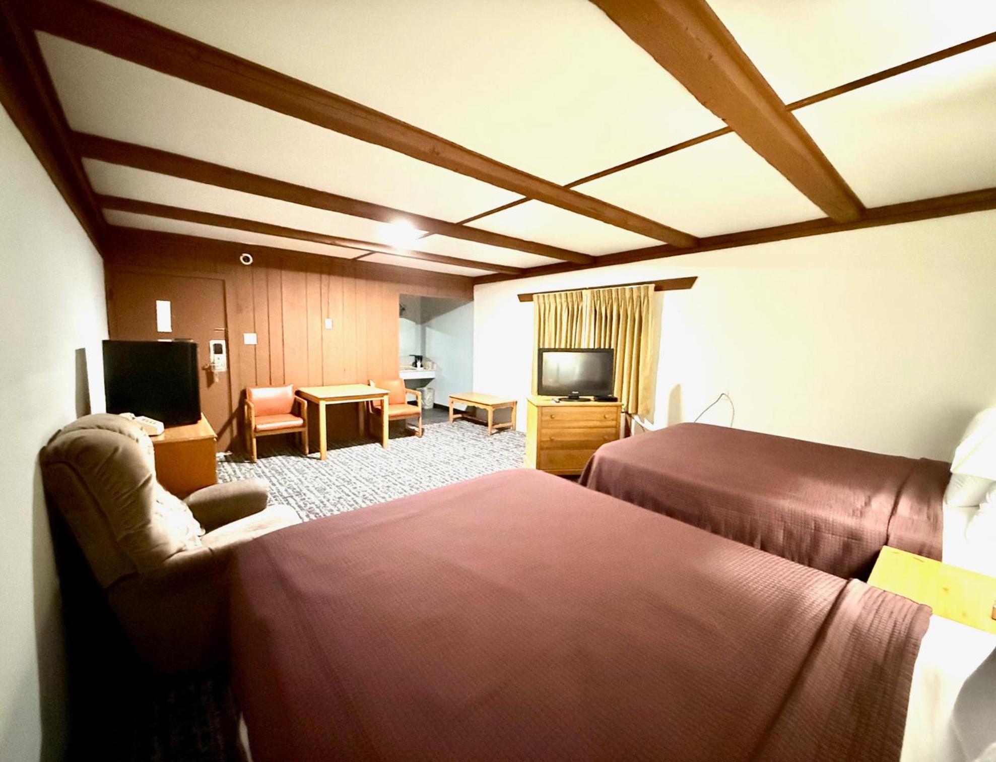 Don Q Hotel Dodgeville